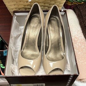 Bandolino Beige Patent Peep-Toe Heels